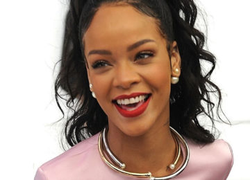 Rihanna desvela el secreto de sus labios en un tutorial