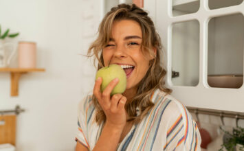 Así puede ayudarte comer una manzana al día a mejorar la salud intestinal