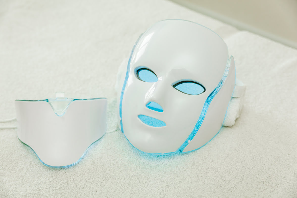 Mascarillas faciales LED, conoce sus beneficios y contraindicaciones