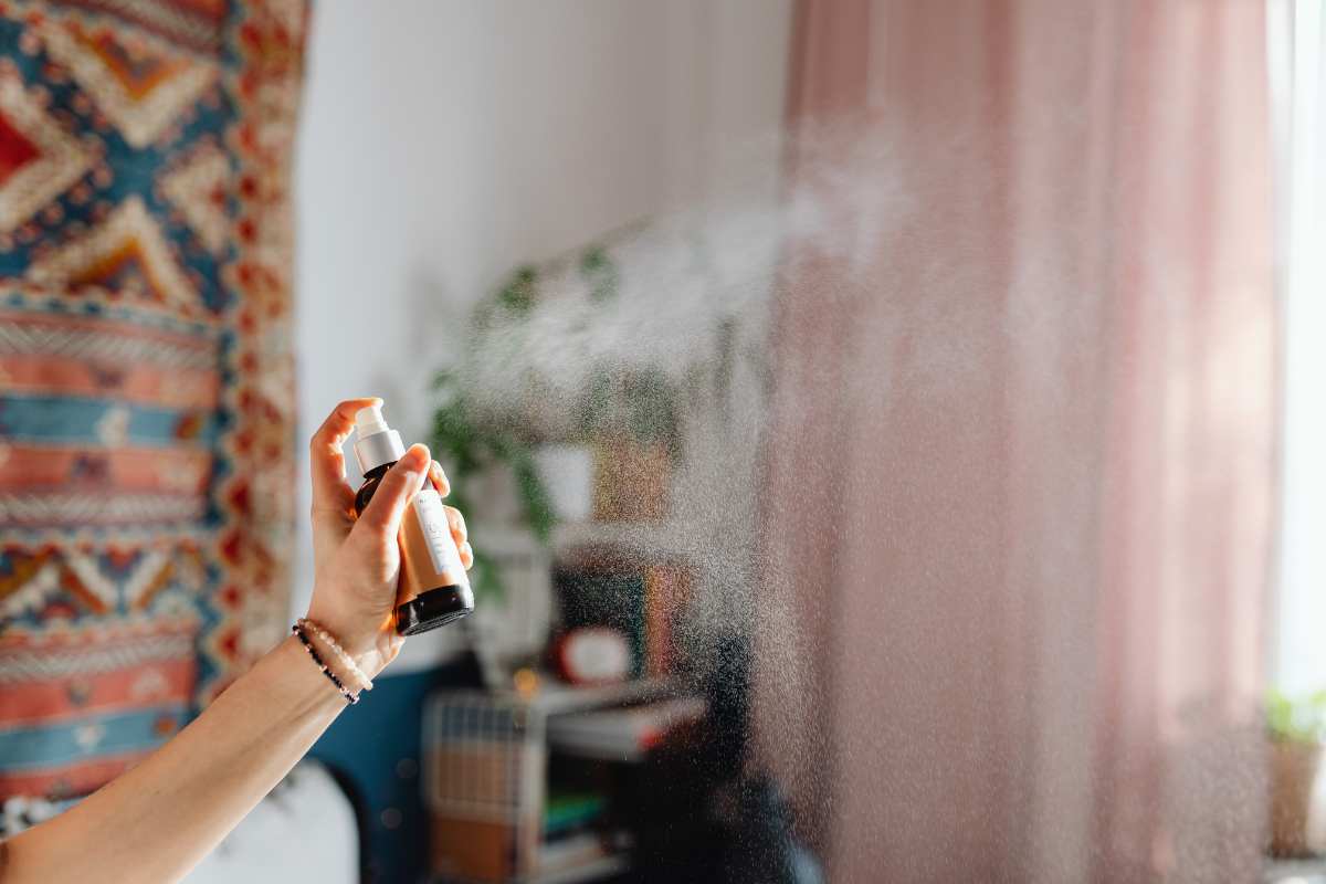 Terapia con aceites esenciales al atardecer: cómo usar aromas para aliviar el estrés post- vacaciones